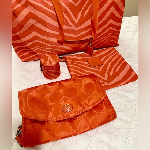 X-Large Coach Weekender Travel Set - Picture 10 of 16